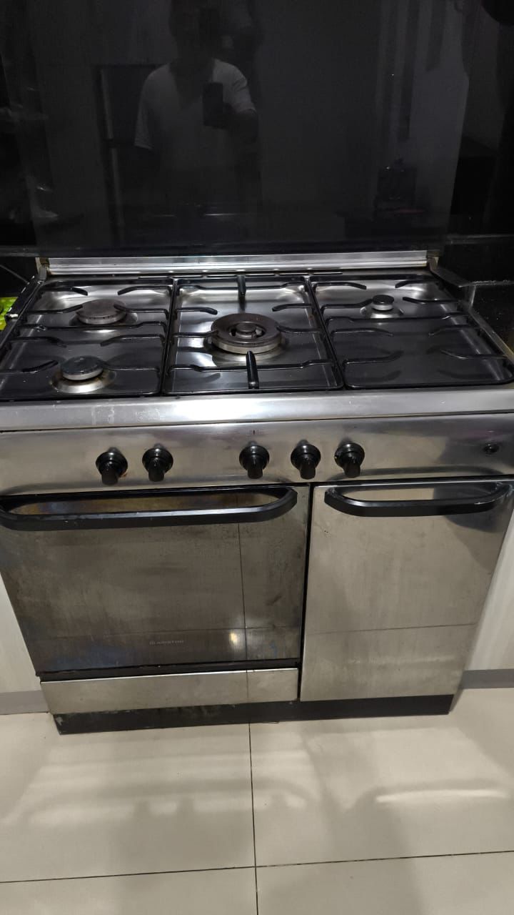 Dokumentasi service dan perbaikan unit Ariston