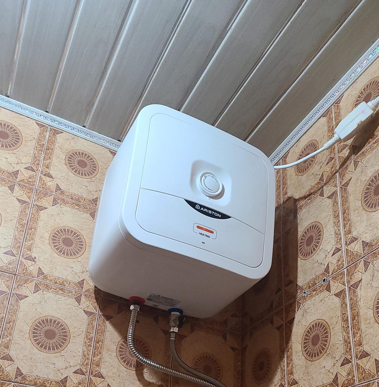 Pengerjaan service Ariston